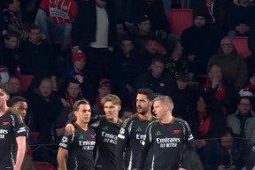 亚博体育-多特蒙德赛前门线救险，志在欧联名次提升，赛场秩序良好，年轻球员得到机会-亚博体育