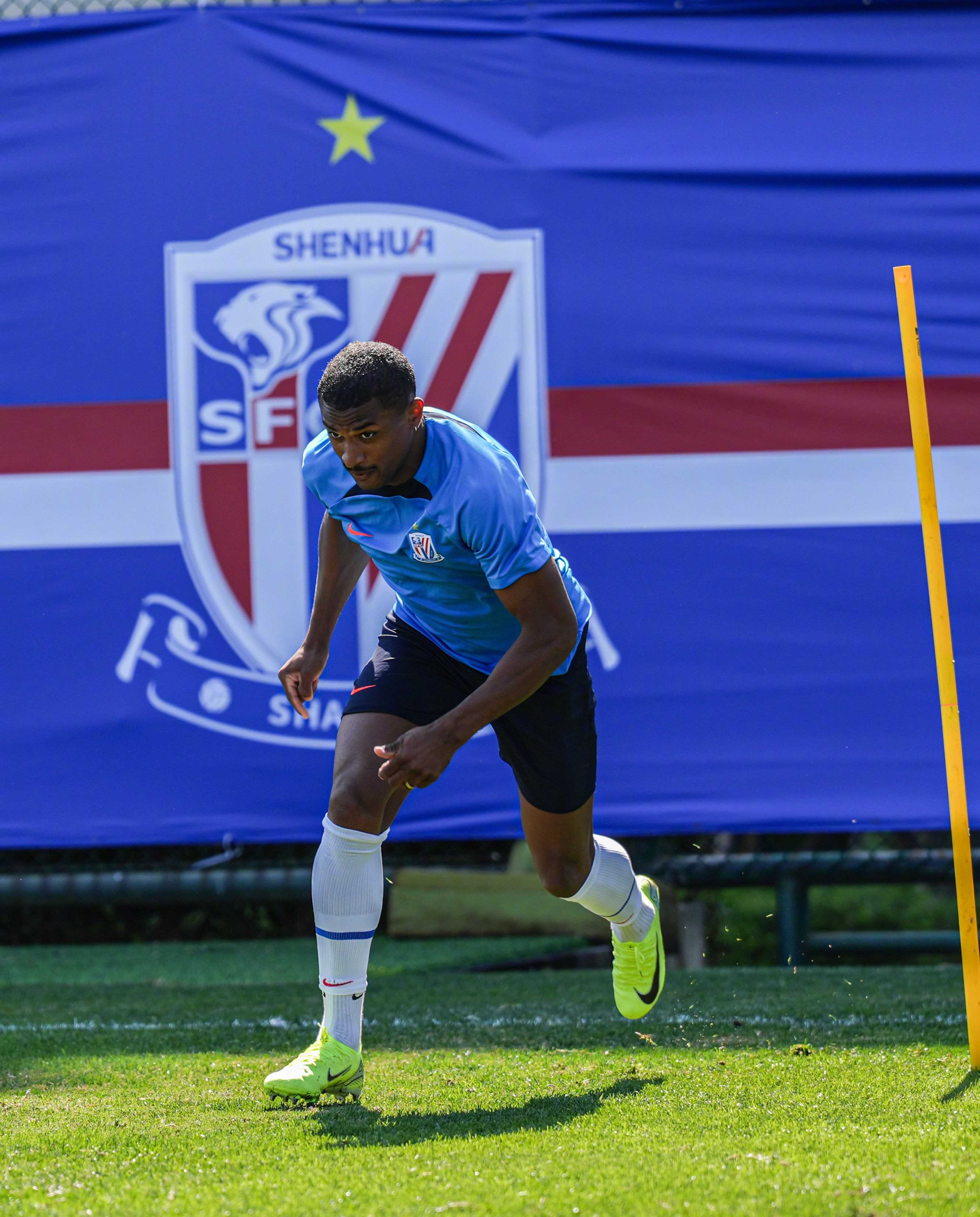 转折点上海申花状态回暖，亚冠赛前攻防权衡，更衣室稳定，心理建设被强调