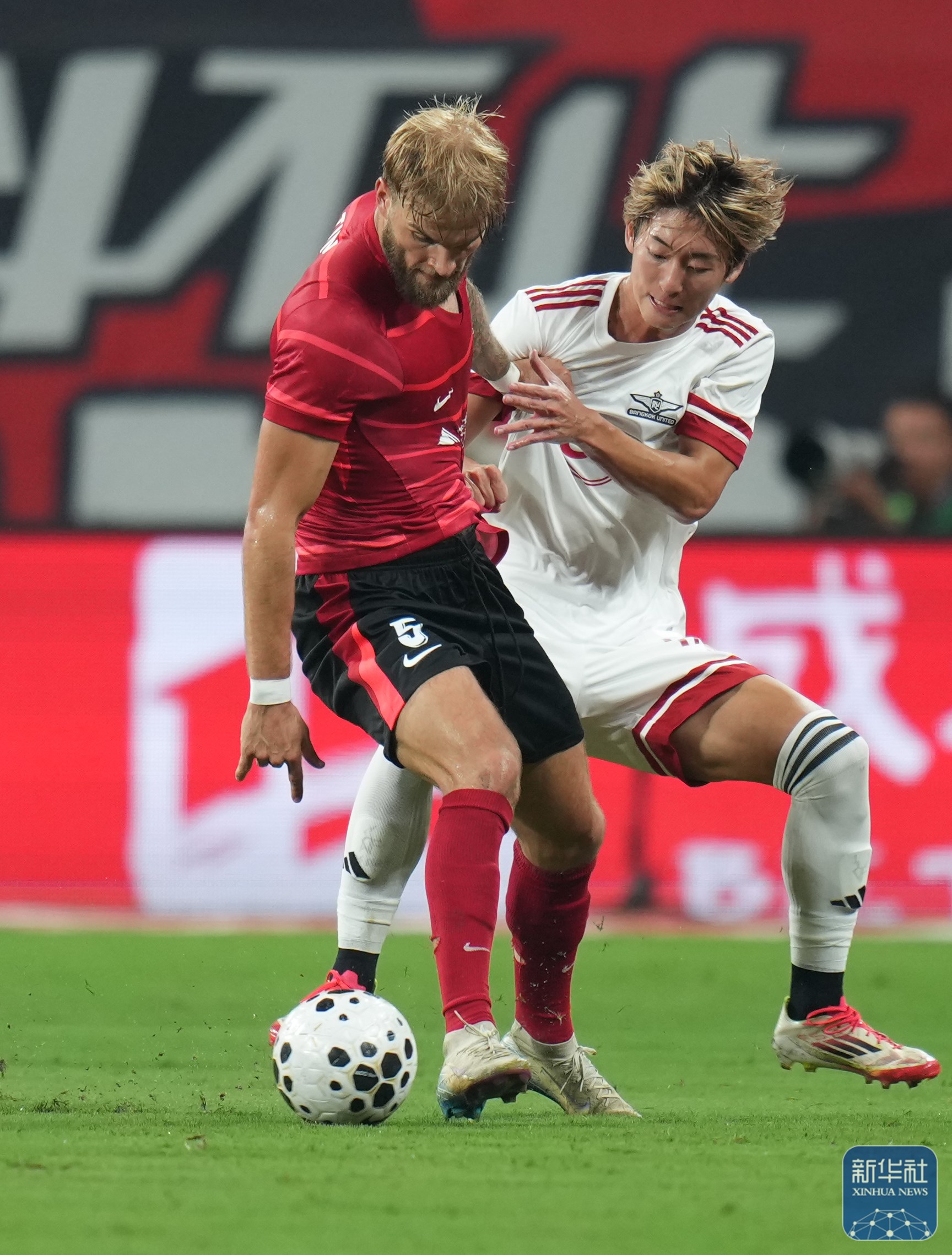 意甲赛程吃紧；成都蓉城集结日主帅复盘；气氛紧张；阵容厚度经受考验的简单介绍