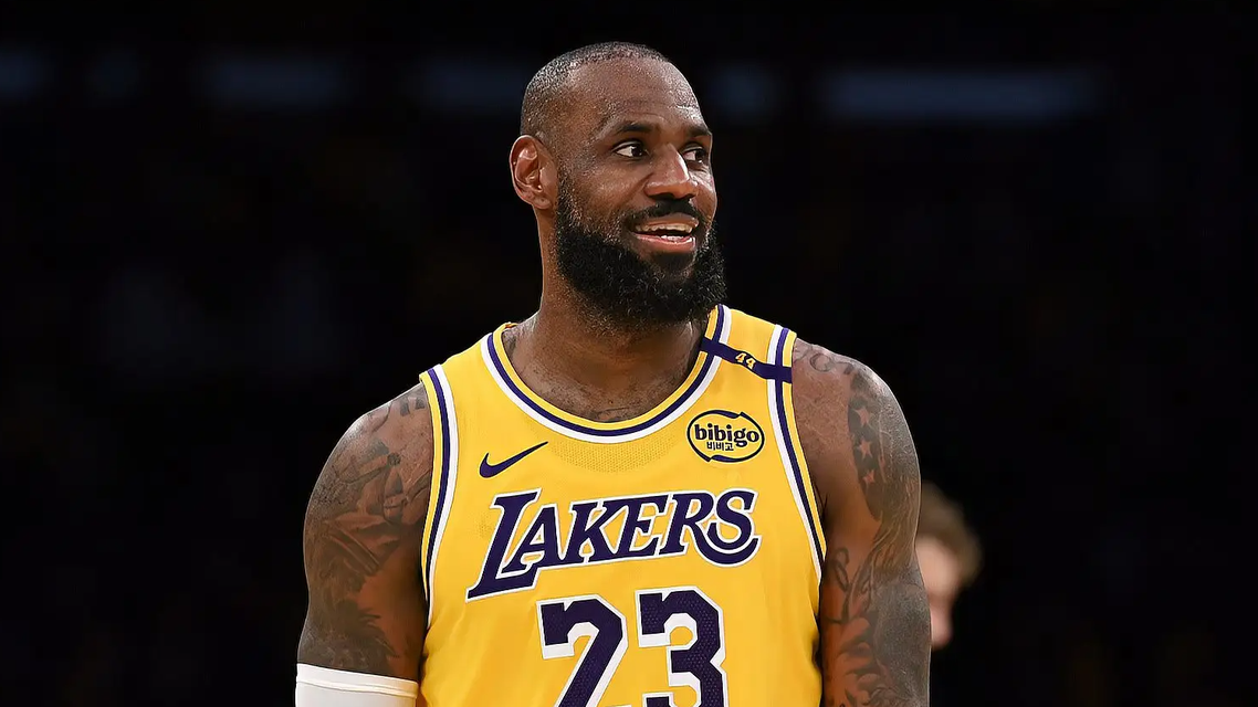 关于转会期NBA季后赛焦点战，洛杉矶湖人绝杀压哨，球迷炸锅，团队化学反应显著的信息